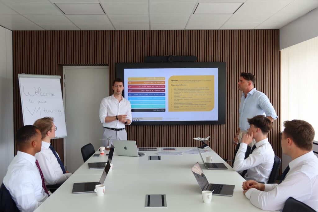 Briefing in de trainingsruimte